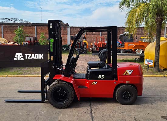 Autoelevador ByLion 35 |3.500kg |Torre Triple | Duales 1