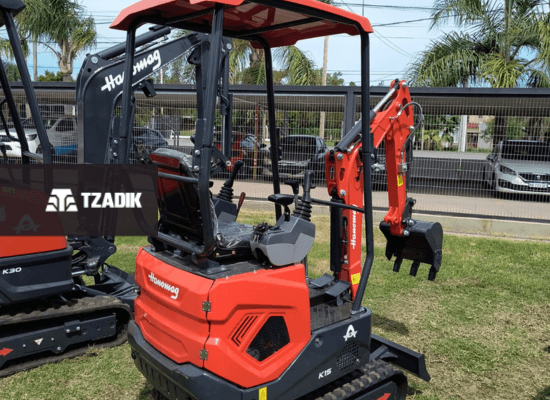 BURGER K30 EXCAVADORA ORUGA DE GOMA 2,7 TN SHANCHAI marca Hanomag 2