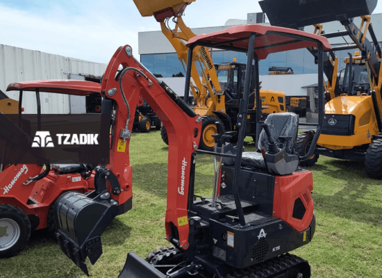 BURGER K30 EXCAVADORA ORUGA DE GOMA 2,7 TN SHANCHAI marca Hanomag 4