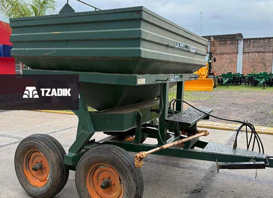 Fertilizadora Esparcidora USADA VICA AF | 3000lt | 25m 7
