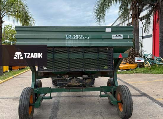 Fertilizadora Esparcidora USADA VICA AF | 3000lt | 25m 8