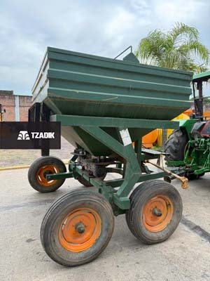 Fertilizadora Esparcidora USADA VICA AF | 3000lt | 25m 9