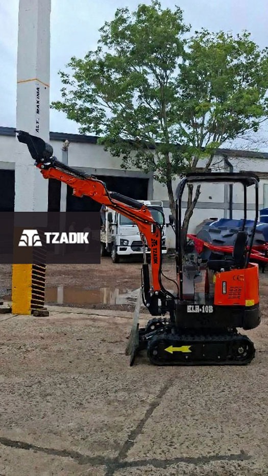 Miniexcavadora De 1T Motor 10Hp Orugas De Goma 3