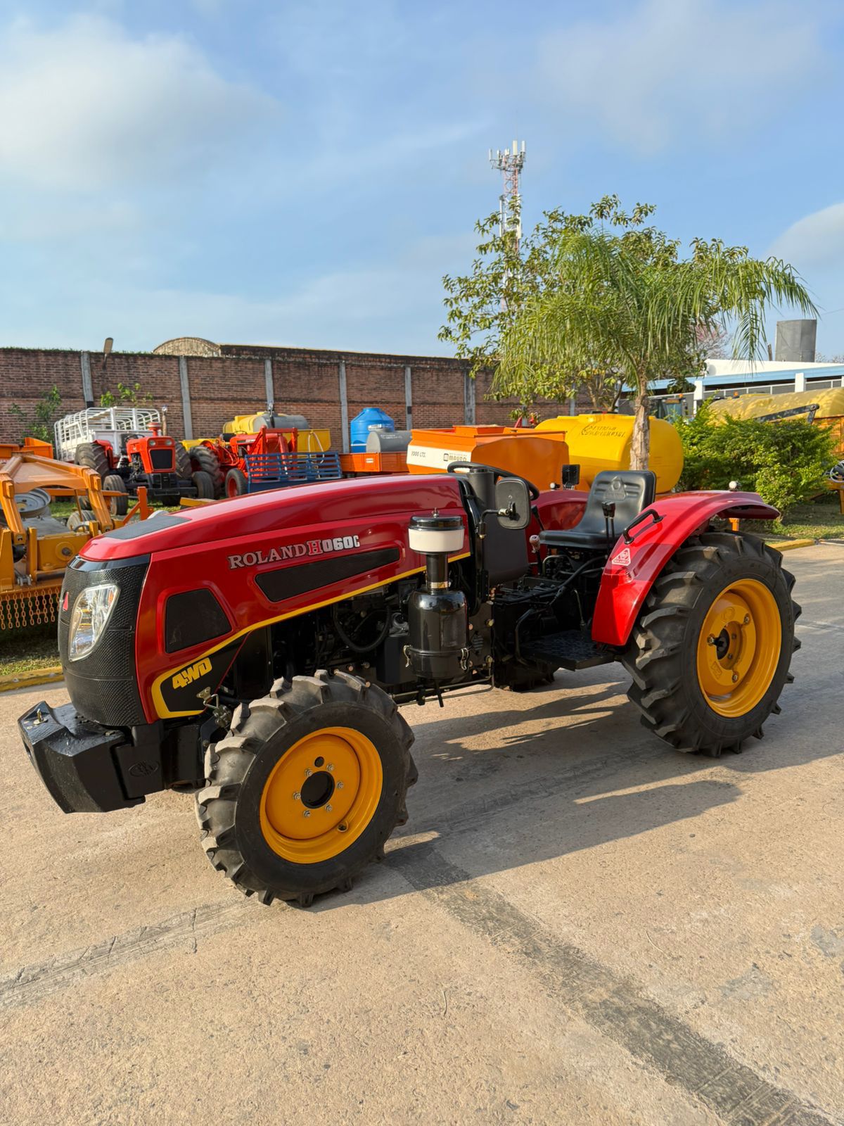Tractor Roland H060C 4x4 – 60 HP | 0 KM – Año 2024 1