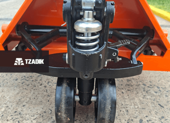 Transpallet manual TM25 de 2.5TN 685cm rueda de nylon 3